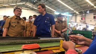 Bupati Cirebon Pastikan Perusahaan di Wilayahnya Bayar Upah Sesuai UMK