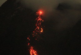 Gunung Merapi Luncurkan Awan Panas 1.000 Meter Pagi Ini