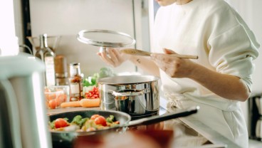 Apa Hukum Mencicipi Makanan Saat Puasa? Ini Penjelasannya