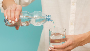 Tips Minum Air Putih Saat Puasa agar Tubuh Tetap Bugar