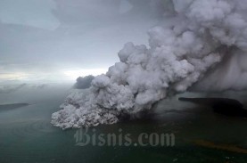 Gunung Anak Krakatau Erupsi, Masyarakat Diminta Tidak…