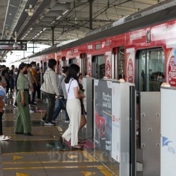 Jumlah Penumpang MRT Jakarta Pada Februari Menurun