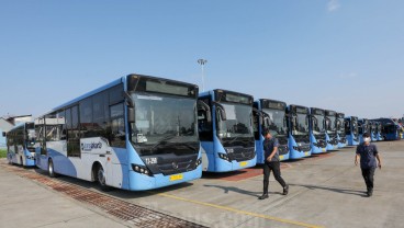 TARGET ELEKTRIFIKASI 2023 : Bus Listrik Transjakarta 220 Unit