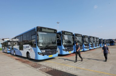 TARGET ELEKTRIFIKASI 2023 : Bus Listrik Transjakarta 220 Unit