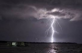 Prakiraan Cuaca 20 Maret: Hujan Disertai Petir Guyur Palembang, Makasar, Jambi