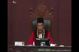 Jokowi Hadiri Acara Pengucapan Sumpah Jabatan Ketua…