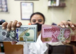 Rupiah Ditutup Melemah, Dolar AS Perkasa Usai UBS Caplok Credit Suisse