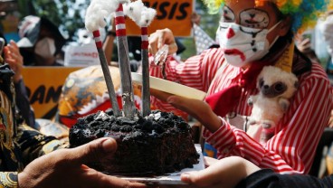 Kue Bancaan Konglomerat di Balik Perdagangan Karbon PLTU