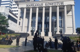 Terbukti Ubah Putusan, Hakim MK Guntur Hamzah Disanksi Teguran Tertulis
