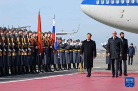 Detik-detik Presiden Xi Jinping Tiba di Moscow, Disambut…