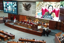 5 Berita Populer: Pesangon Karyawan dalam UU Cipta Kerja dan Keluhan Pengguna KRL