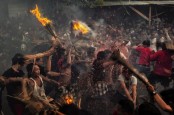Makna Ritual Perang Api, Dilakukan Umat Hindu Jelang Hari Raya Nyepi