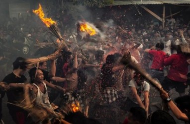 Makna Ritual Perang Api, Dilakukan Umat Hindu Jelang Hari Raya Nyepi