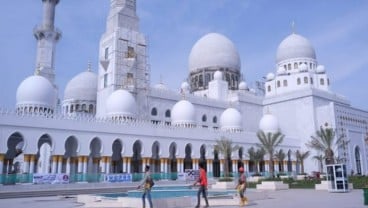 Tarawih di Masjid Sheikh Zayed Dipimpin Imam Besar UEA dengan 23 Rakaat