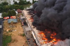 Bukan Shopee, Gedung yang Terbakar di Tangerang Milik…