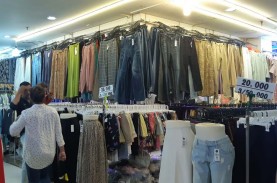 Tak Kapok, Pedagang Pasar Senen Masih Jual Baju Bekas…