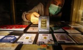 Harga Emas Tergelincir Akibat Profit Taking Usai Tembus Rekor Tertinggi