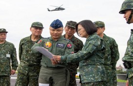 Presiden Taiwan Tinjau Pasukan Militer, Jelang Kunjungannya ke AS