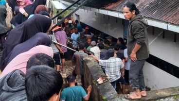 Bencana Tanah Longsor di Agam Sumatera Barat, 2 Warga Tertimbun Longsor