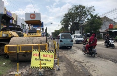 Ruas Jalan Provinsi di Kabupaten Cirebon Mulai Diperbaiki