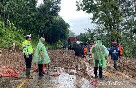 Longsor Sempat Tutup Jalan Yogyakarta-Semarang