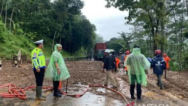 Longsor Sempat Tutup Jalan Yogyakarta-Semarang