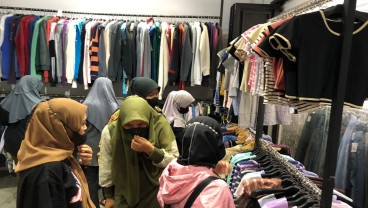 Aktivitas Jual Beli Pakaian Bekas Impor di Cirebon Tetap Ramai