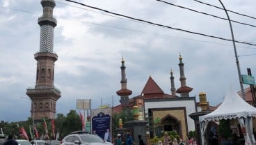 Masjid Raya At Taqwa Cirebon, Rumah Ibadah di Tengah Kota dengan Gaya Arsitektur Tropis