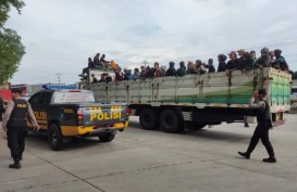 Polisi Sisir Bonek yang Dukung Persebaya Laga di Semarang