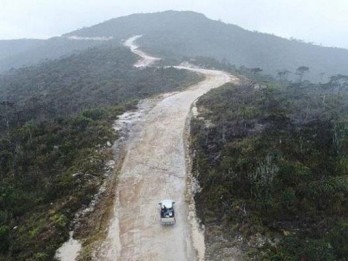 Ratusan Truk Terjebak, PUPR Tutup Sementara Jalan Trans Papua