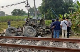 Truk Gandeng Tertabrak KA Turangga di Jombang