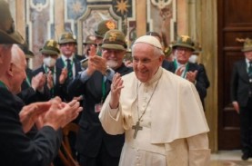 Alami Infeksi Pernapasan, Paus Fransiskus Dilarikan…