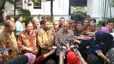 Momen Menteri Teten Disoraki Pedagang Pakaian Bekas di Pasar Senen