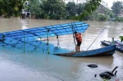 Transportasi Sungai, Belasan Perahu Tambang di Surabaya Tak Berizin