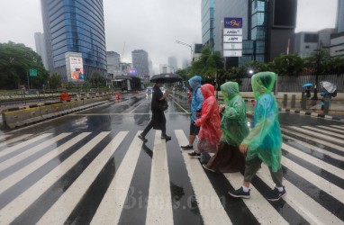 Cuaca Jakarta 1 April, Potensi Hujan Disertai Kilat dan Angin Kencang
