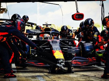Verstappen Rebut Pole Position GP Australia, Ferrari Terseok-seok