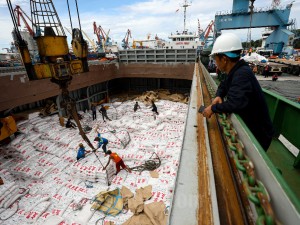 BUMN Holding Pangan ID FOOD Datangkan 32.500 Ton Gula Kristal Putih