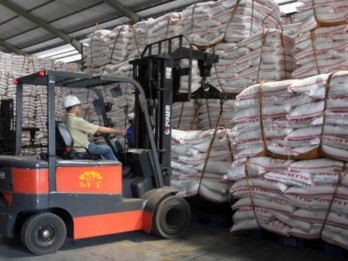 107.900 Ton Gula Impor dari ID FOOD Mulai Masuk Sebelum Lebaran