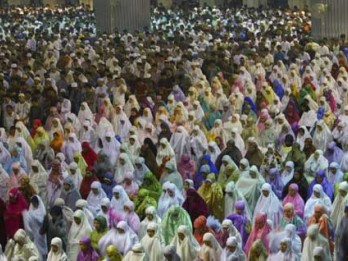Dosa Berguguran, Ini Keutamaaan Salat Tarawih Satu Bulan Penuh