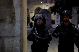 Polisi Israel Serang Jemaah Al-Aqsa, Gaza Luncurkan…