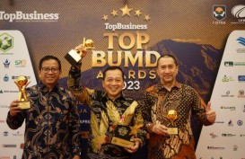 Bank Sumut Raih Golden Trophy di Top BUMD Awards 2023