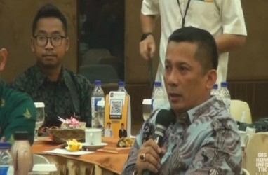 Pejabat BPK Riau Ikut Digelandang KPK dalam OTT Bupati Meranti