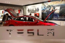 Tesla Tarik Lebih dari 400 Mobil Listrik di AS, Ada Apa?