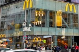 McDonald's Potong Gaji Karyawan di AS