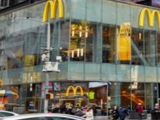 McDonald's Potong Gaji Karyawan di AS