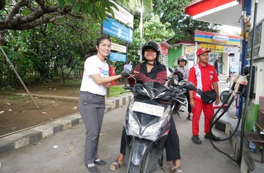 Peringati Nuzulul Quran Pertamina Berbagi Takjil di SPBU se-Jatimbalinus