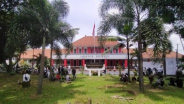 Simpatisan Anas Urbaningrum Mulai Padati Lapas Kelas I Sukamiskin