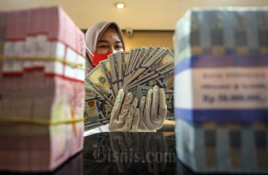 Rupiah Dibuka Menguat ke Rp14.802, Paling Perkasa di Asia