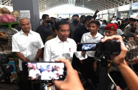 Jokowi dan Ganjar Tampak Mesra Saat Kunker di Jateng, Ternyata Ini yang Dibahas
