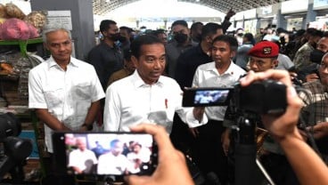 Jokowi dan Ganjar Tampak Mesra Saat Kunker di Jateng, Ternyata Ini yang Dibahas